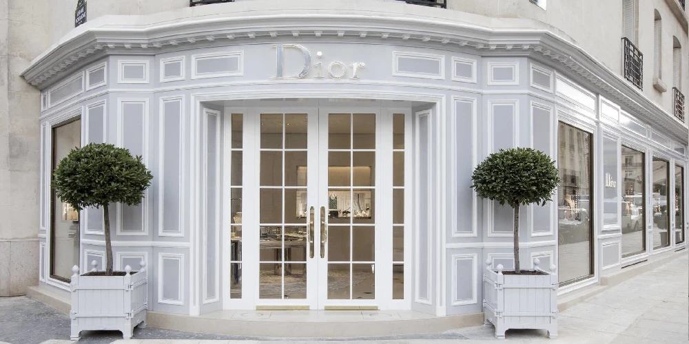 dior entrée boutique restaurant patisserie