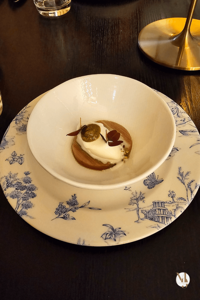 Rhubarbe, fleur d'oranger et pistache, tea time au bar 19.20 par norbert tarayre